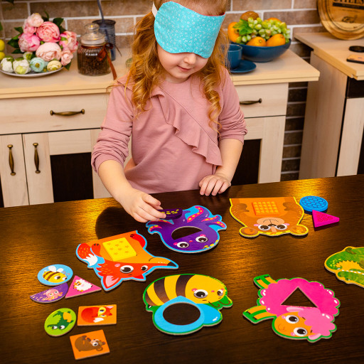 Sorting game with wooden figures "Animals"